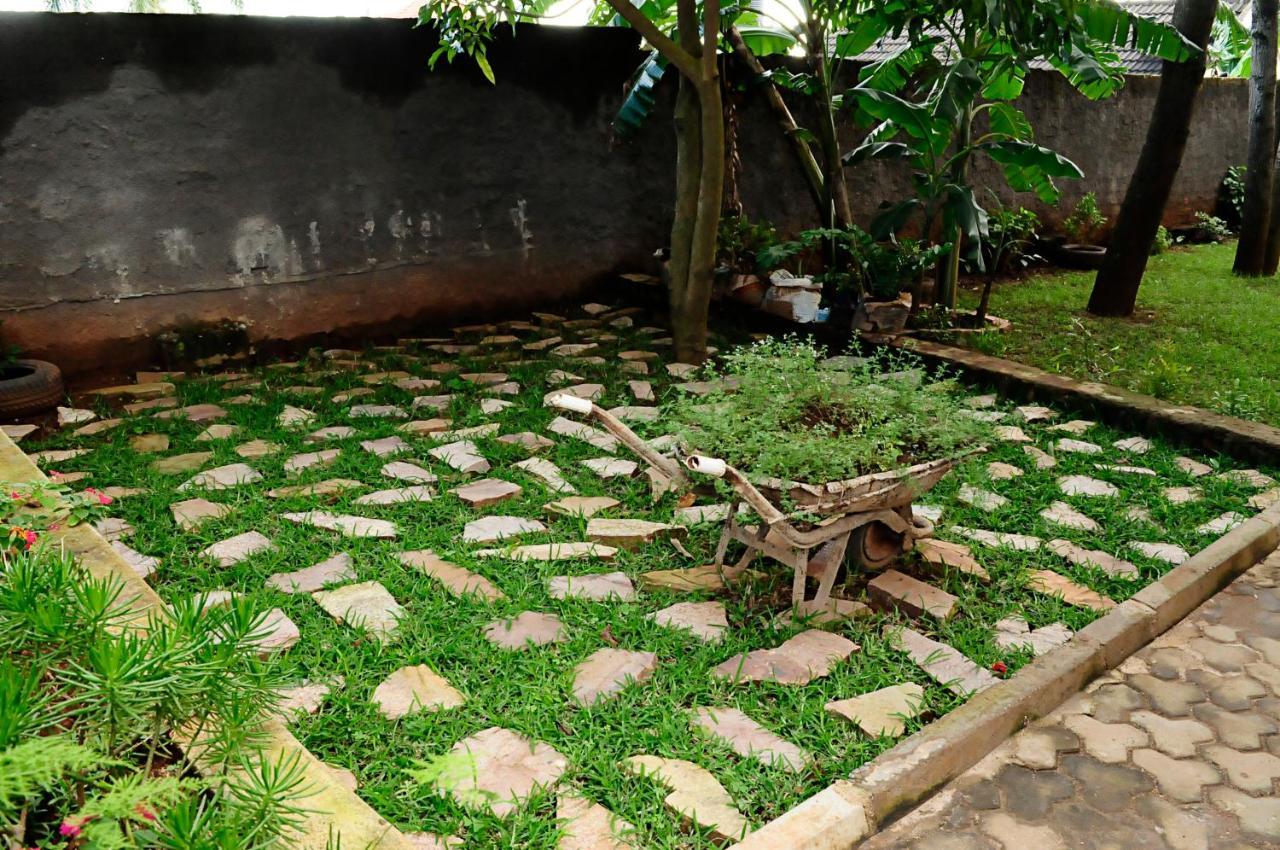 Bed and Breakfast The Shoebill Nest à Kampala Extérieur photo